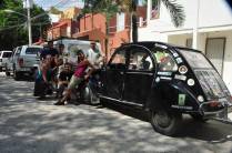 Encontro com os viajantes argentinos dos projetos Travesia Wawamericu e Latinoamerica Sonrie, em Playa del Carmen, no litoral do Yucatán, no México